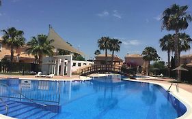 House Sleeps 6, Large Pool Walk To Beach